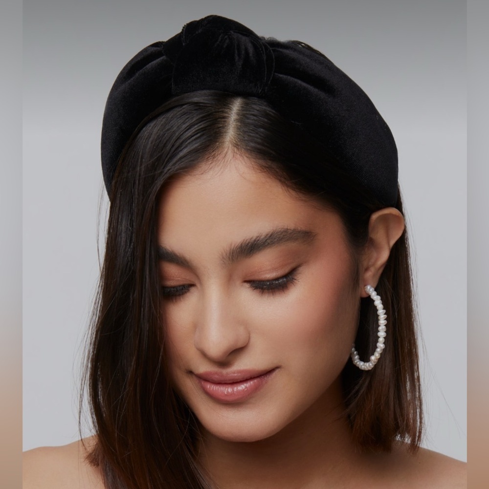 Women’s Black‎ velvet knot headband-new with tags